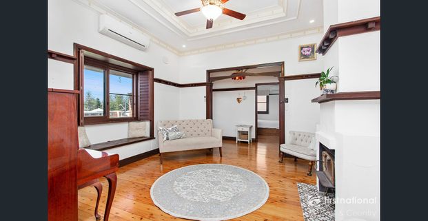 Charming and unique home - Photo 1