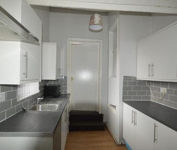 3 bedroom flat to rent - Photo 3