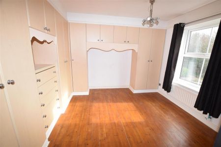 4 bedroom detached house to rent - Photo 4