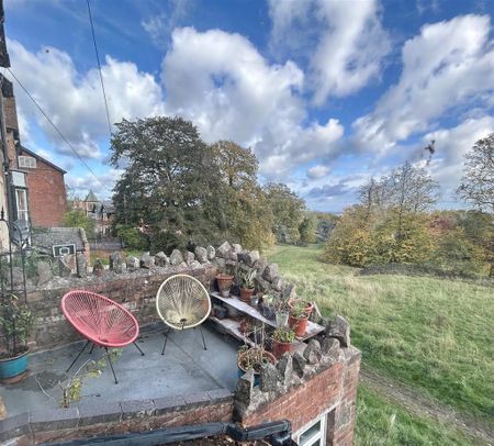 4 bedroom semi-detached house to rent - Photo 2