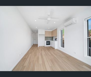 Brand new home, elevated views and low maintenance! - Photo 4