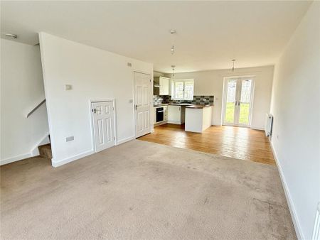 3 bedroom semi-detached house to rent - Photo 2