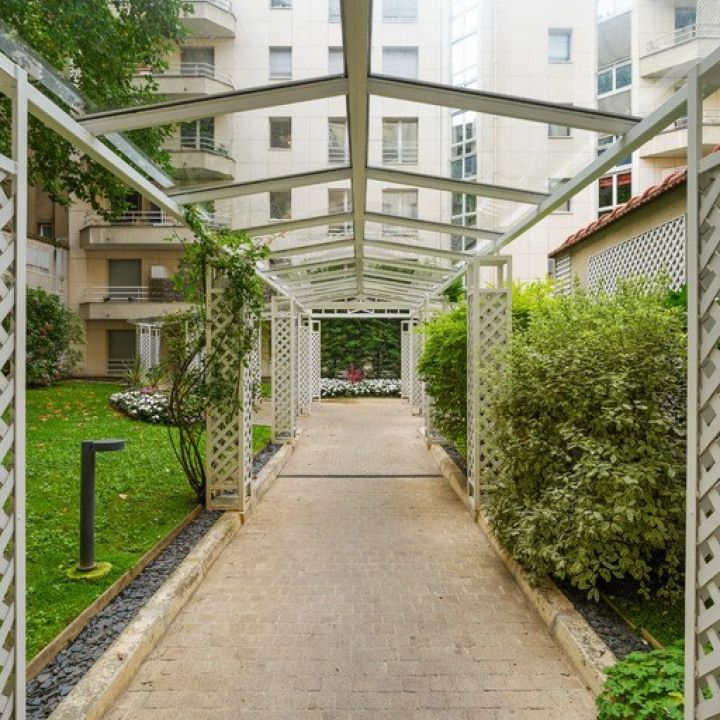 Appartement • La Plaine des Sablons - Photo 1