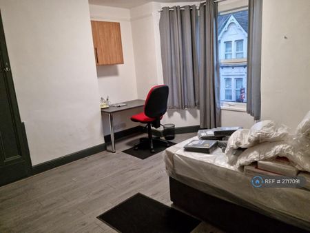 1 bedroom in a house share to rent - Photo 5