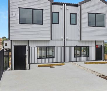 Two storey property in Papakura! - Photo 4