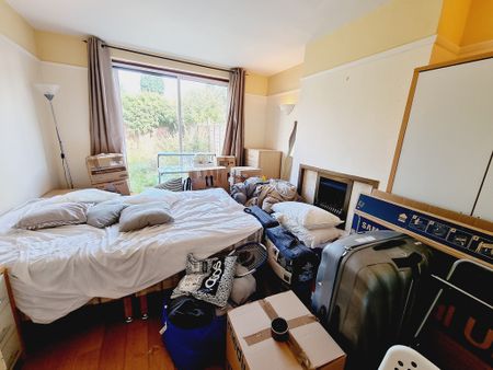 5 Bed Student Accommodation - Photo 4