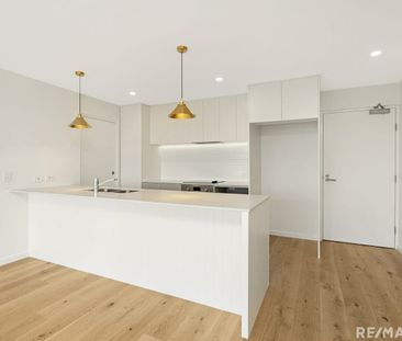 TOP-FLOOR PENTHOUSE IN PERFECT LOCATION! - Photo 4