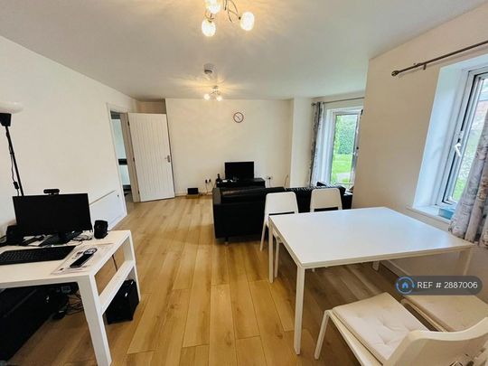3 bedroom flat to rent - Photo 1