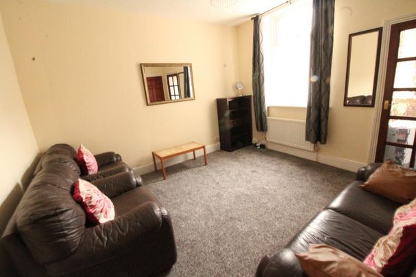 4 bedroom terraced house to rent - Photo 1