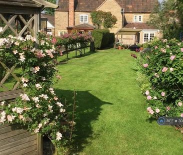 2 bedroom semi-detached house to rent - Photo 6