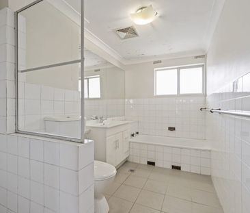 Spacious 2 bedroom Apartment - Photo 4