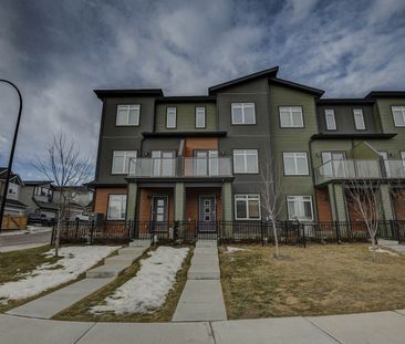 207 Sage Bluff Drive Northwest, Calgary - Photo 4