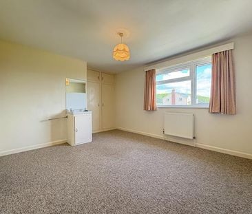 4 bedroom semi-detached house to rent - Photo 4