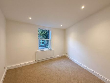 5 bedroom end of terrace house to rent - Photo 2