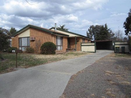 Looking for a family home in a convenient location? - Photo 4