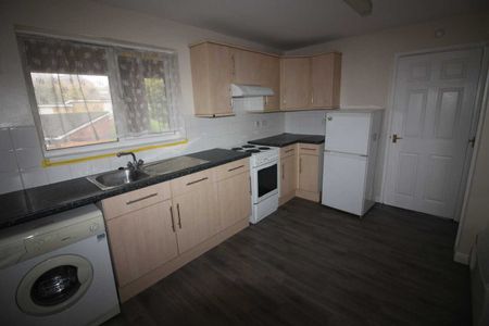 2 bed Flat - Photo 5