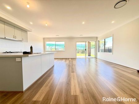 Upgraded brand new 5 Bedroom house for rent - Photo 3
