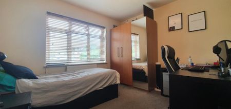 3 bedroom house - semi-detached - Photo 4