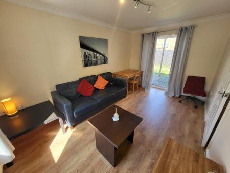 3 bedroom semi-detached house to rent - Photo 2