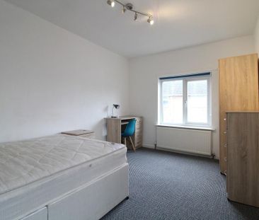 5 bedroom flat to rent - Photo 4