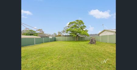 WELL-LOCATED FAMILY HOME WITH SPACIOUS YARD - Photo 2