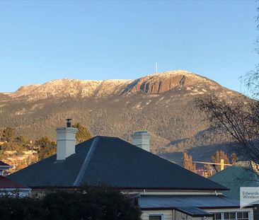 Character Townhouse - Photo 1