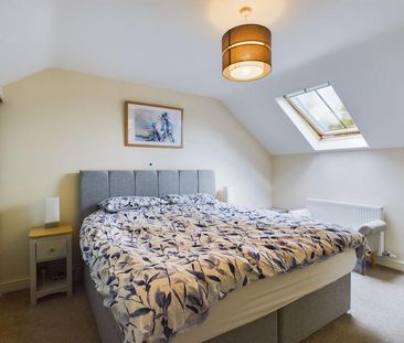 3 bedroom end of terrace house to rent - Photo 4