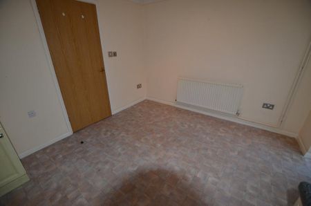 2 bedroom end of terrace house to rent - Photo 4