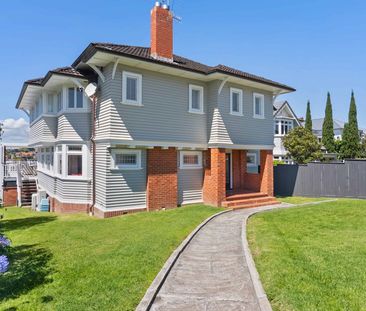Refined Family Living on Prestigious Victoria Avenue - Photo 3