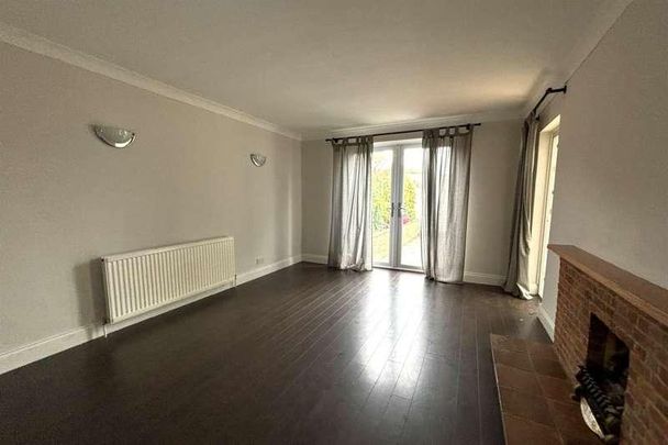 Colden Common, SO21 - Photo 1