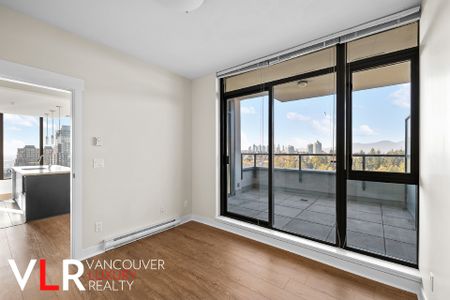 Condo in Burnaby, BC - Photo 4