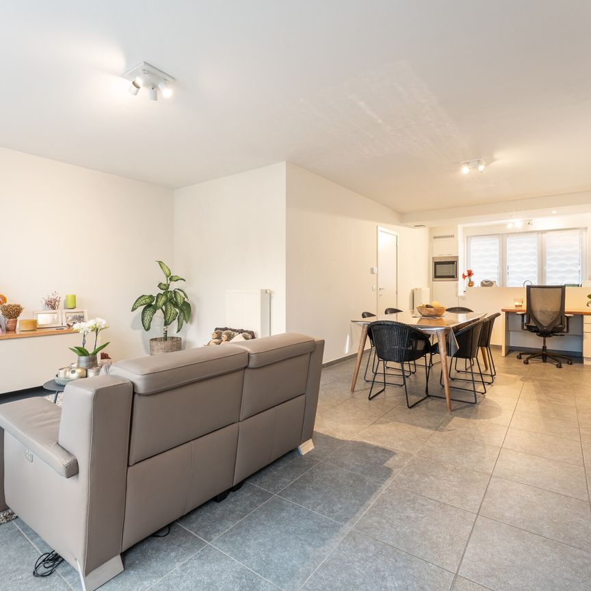 Moderne, instapklare woning te huur met 4 slaapkamers en garage in centrum Waregem - Foto 1