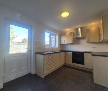2 bedroom semi-detached house to rent - Photo 5
