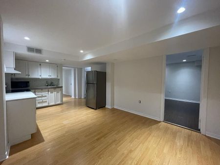 For Lease - 101 Convoy Crescent, Vaughan, Ontario - Photo 5