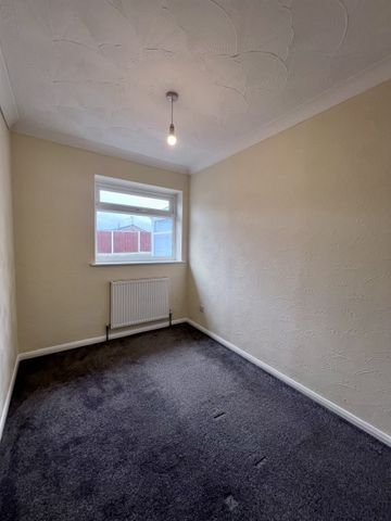 Highgate Close, New Rossington, DN11 - Photo 2