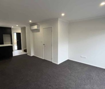 Brand New Home in a Quiet Chartwell Street - Photo 3