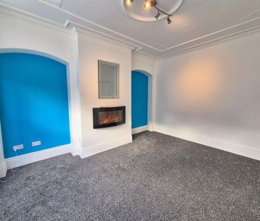 8 bedroom terraced house to rent - Photo 2