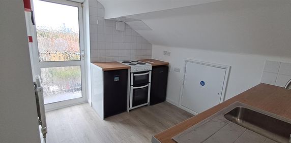 1 bed flat to rent in Bushey Grove Road, Bushey, WD23 - Photo 2