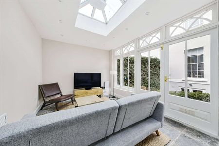 Four bedroom house with off street parking - Photo 2