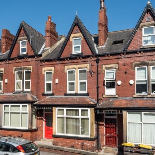 1 bedroom in a house share to rent - Photo 1