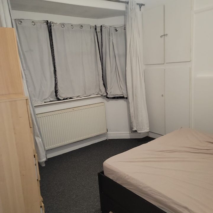 Room in a Shared House, Springfield Drive, IG2 - Photo 1