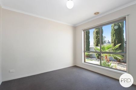 SPACIOUS FAMILY HOME IN A QUIET COURT LOCATION! - Photo 3