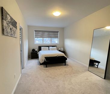 For Lease - 2090 Coppenwood Common, Burlington, Ontario - Photo 3