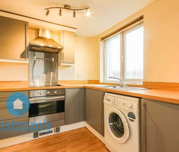1 bed Apartment for Rent - Photo 2