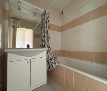 Location Appartement 2 pièces 47m² GUILHERAND GRANGES 07500 - Photo 6