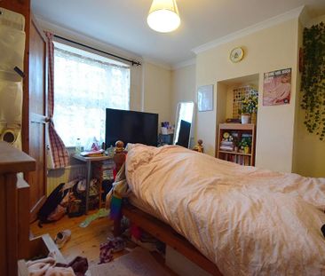 5 bedroom semi-detached house to rent - Photo 2