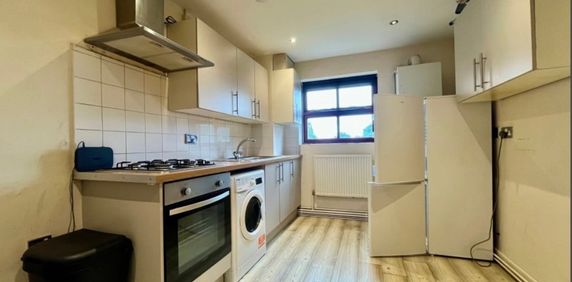 Room in a Shared Flat, Belle Vue Road, LS3 - Photo 2