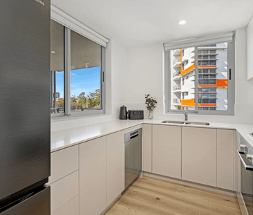 Modern Apartment Living in the Heart of Robina - Photo 2