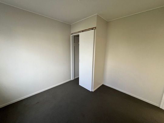 Newly Renovated 3 bedroom + Garage close to town - Photo 1