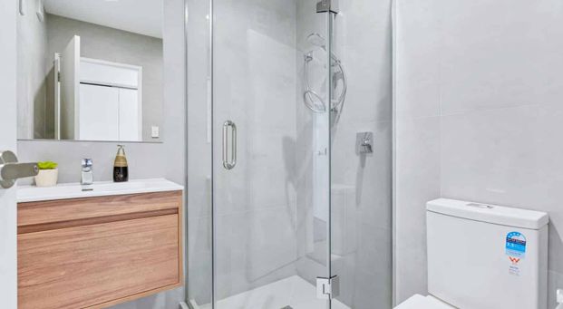 Brand New 3 bedroom 2 bathroom townhouse - Photo 1